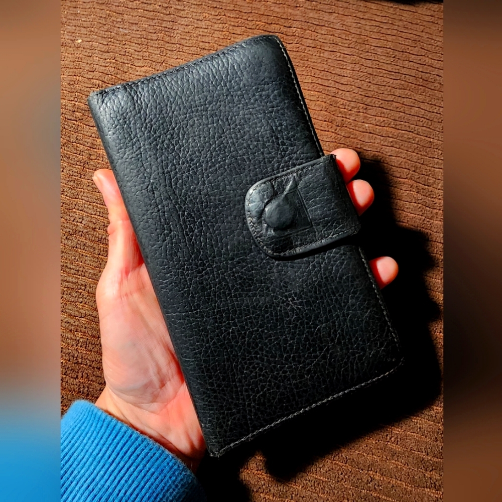 Celine long Bifold with kiss snap